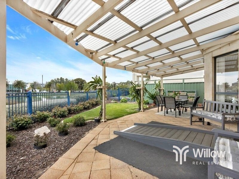 1 MCKINLAY COURT, MAWSON LAKES