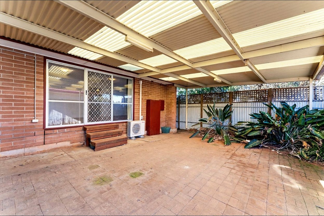 19 WIMBORNE STREET, ELIZABETH DOWNS