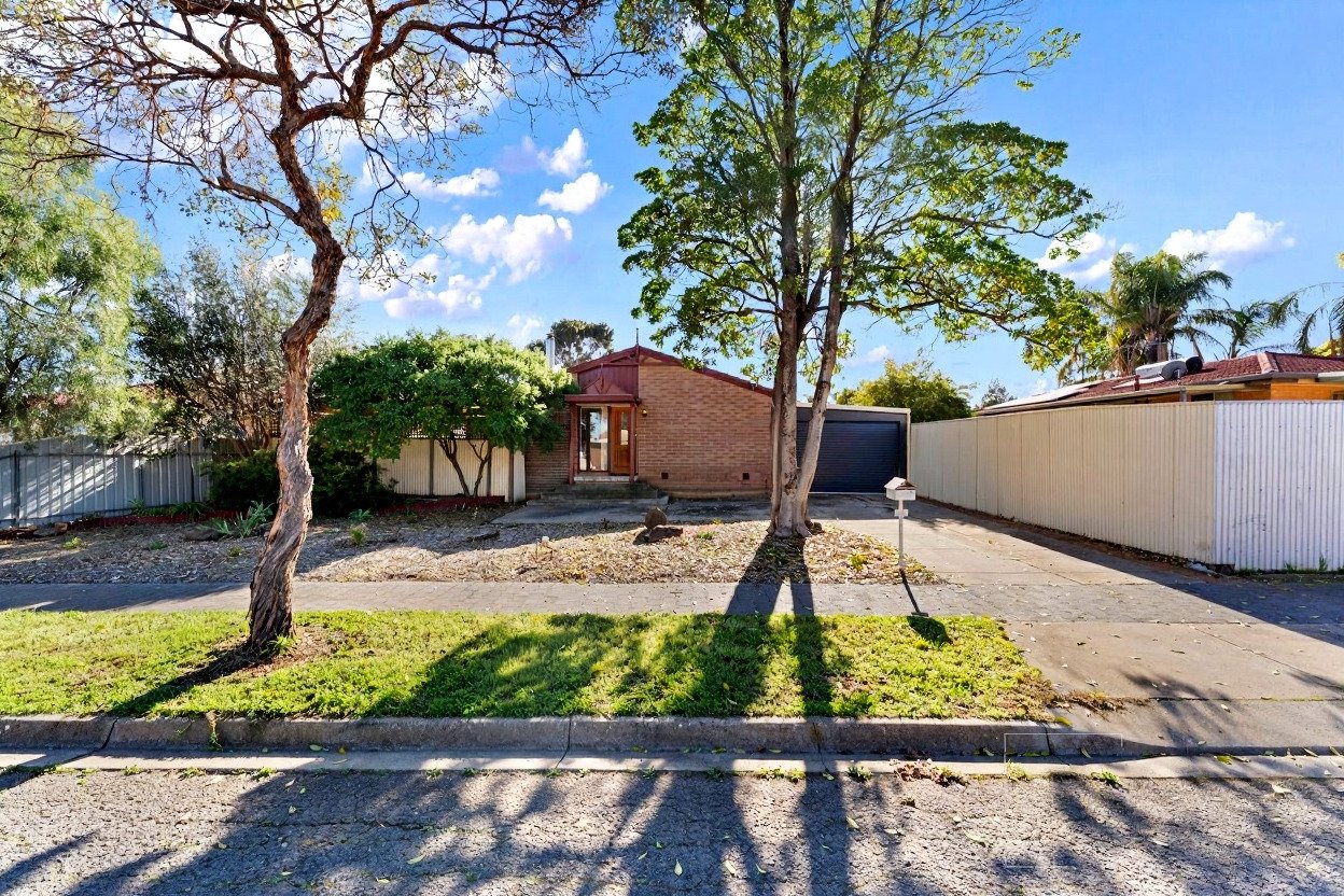 19 WIMBORNE STREET, ELIZABETH DOWNS