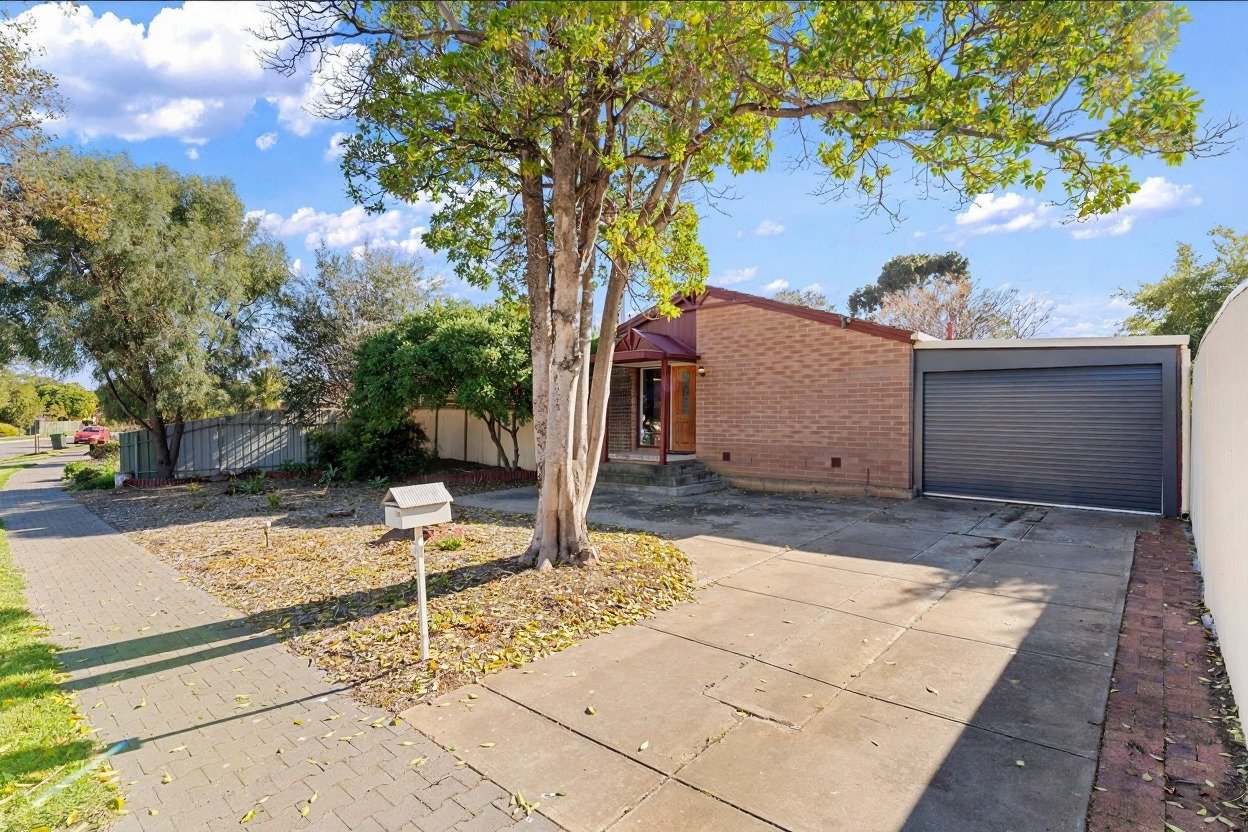 19 WIMBORNE STREET, ELIZABETH DOWNS