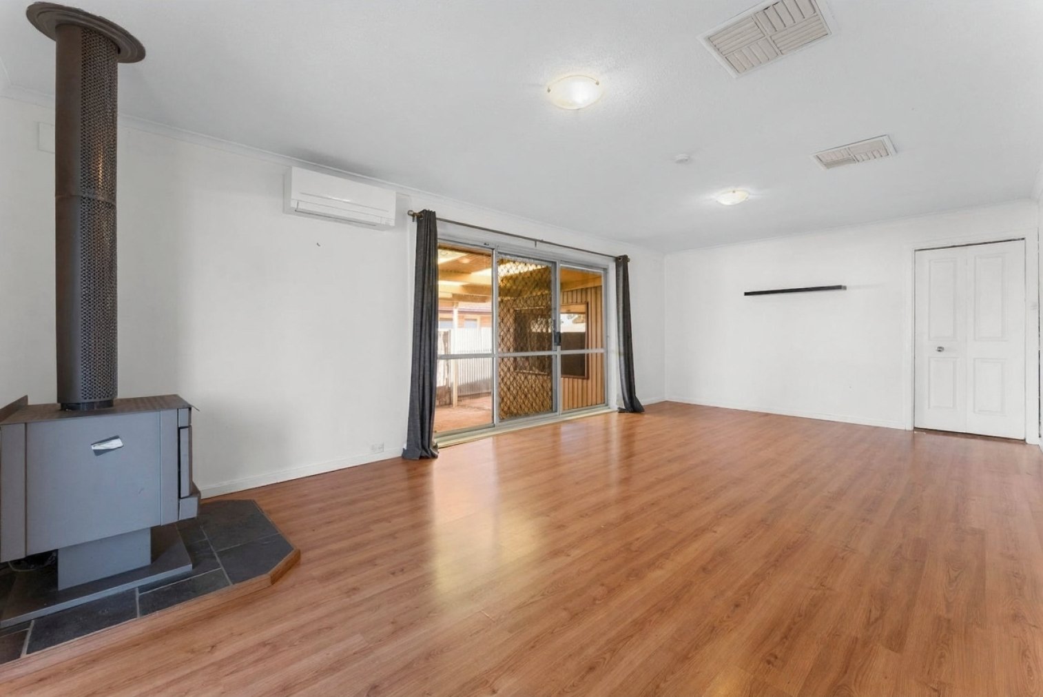 19 WIMBORNE STREET, ELIZABETH DOWNS